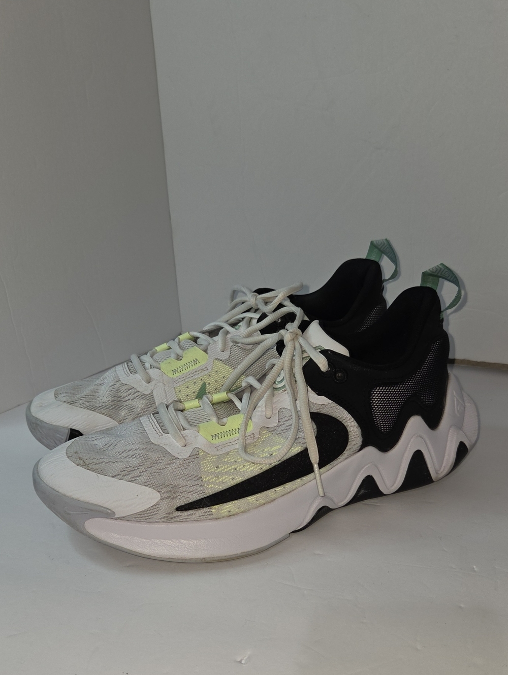 Nike Giannis Immortality Mens White & Black Sneakers with Neon Accents Size 10.5